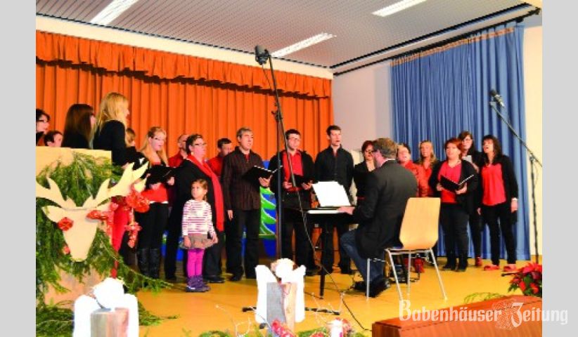 Der „Chorwurm” aus Schaafheim eröffnete das Programm in der Langstädter Markwaldhalle.