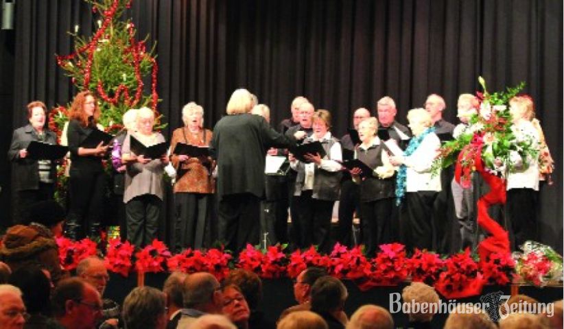 Der Volkschor Sängerbund erfreute sein Publikum mit weihnachtlichen Liedern, bei denen Mitsingen ausdrücklich erlaubt war.