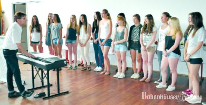 Der Chor der Bachgauschule begrüßte die Gäste des Jubiläums.
