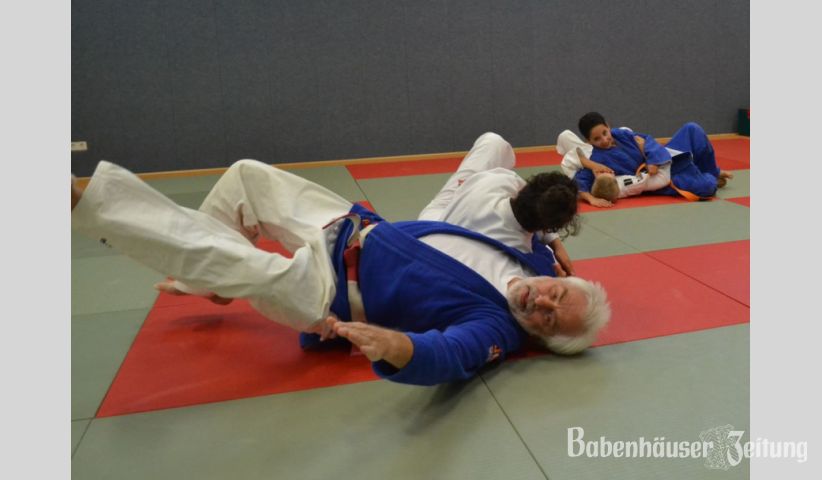 Beim Judo darf man seinen Trainer auch mal aufs Kreuz legen.
