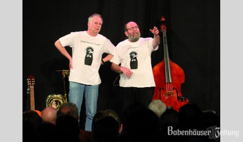 Mit Clajo Herrmann und Hans Greifenstein traten zwei scharfz&uuml;ngige Theologen auf die B&uuml;hne.