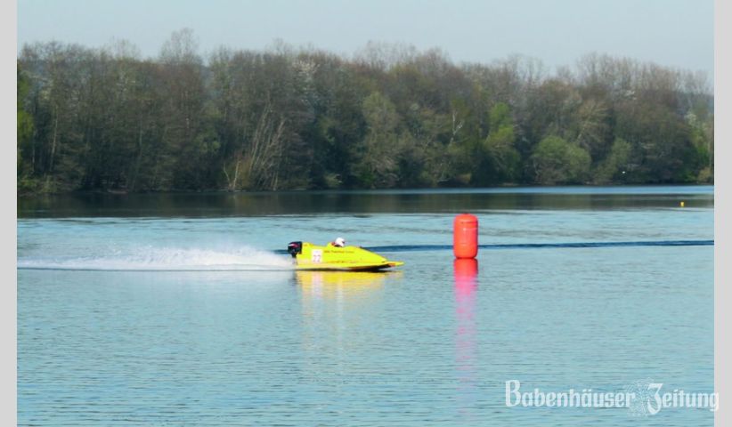 Mit Vollgas um die Boje.