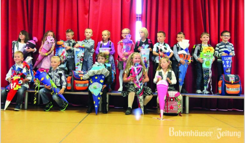 In der Hergersh&auml;user Bachwiesenschule konnte Schulleiterin Sylvia Kraffczik insgesamt 32 Schulanf&auml;nger willkommen hei&szlig;en. Mit dem Theaterst&uuml;ck &ldquo;Der Regenbogenfisch&rdquo; zeigten die zweiten und dritten Klassen was sie schon alles gelernt haben.&nbsp;&nbsp; Foto:mel