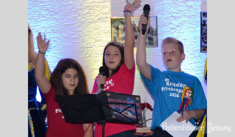 Prinzessin Suna I. (aus dem Hause G&ouml;kce) und Prinz Kevin I. (aus dem Hause Willand) mit Pagin Johanna H&auml;fner.