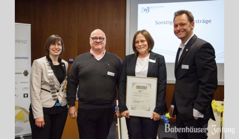 Wirtschaftsjunioren Darmstadt e. V.&nbsp; Auf dem Foto sehen Sie (v.l.n.r): Dr. Katja Riedel, Andreas Kappes, Jana Corr&eacute;us und Dr. Peter Wahl.