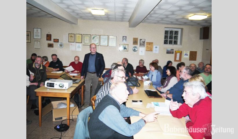 Dr. Stefan R&ouml;hrscheid berichtet &uuml;ber das Naturparadies Gr&uuml;nhaus ( Foto: Dr.Lothar Jacob)

&nbsp;