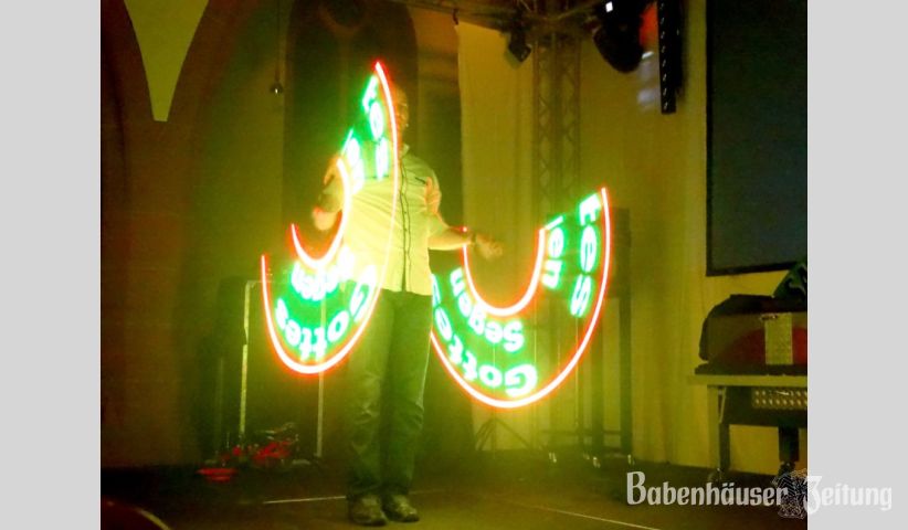 Der christliche Aktionsk&uuml;nstler Mr. Joy begeisterte bei &quot;Rock the Church&quot; mit Zauberei, Akrobatik und Illusionskunst.