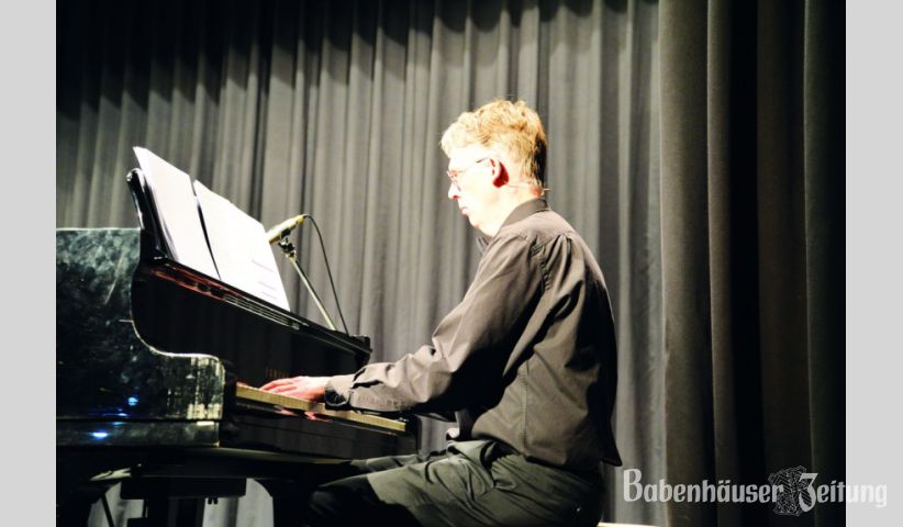 Markus Bruker kongenial am Fl&uuml;gel.