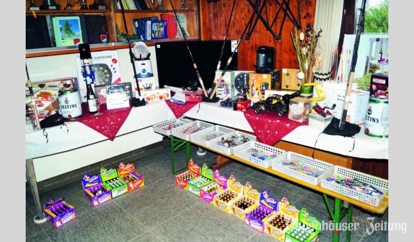 Viele ansprechende Tombola-Preise warteten auf die Besucher beim Jahresschluss-Schoppen am Erlensee.