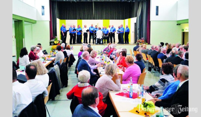 Die G&auml;ste im vollbesetzten Saal lauschten den Darbietungen der verschiedenen Ch&ouml;re beim musikalischen Nachmittag im B&uuml;rgerhaus.