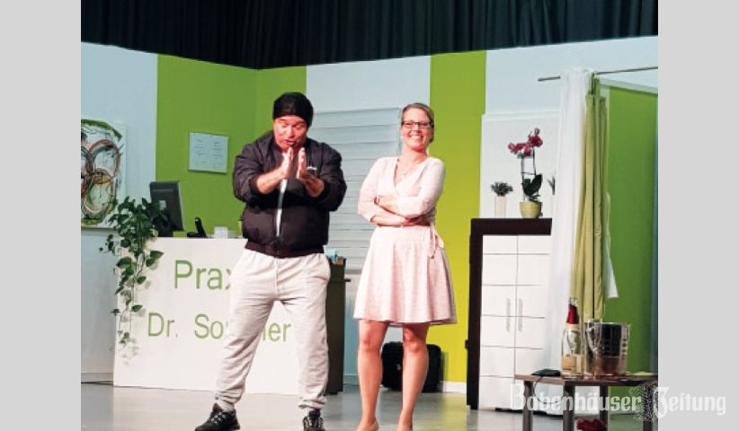 Der eine steht auf Autos, die andere auf Knete &ndash; Hausmeister Erkan (Alexander Buia) und Marlene Sommer (Evelyn Pfeiffer) wissen, worauf es im Leben ankommt.