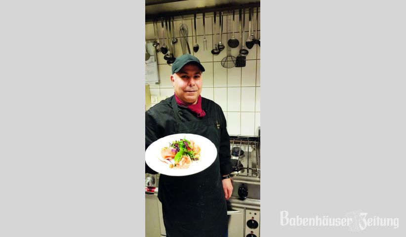 Wirt Simo freut sich auf die baldige Er&ouml;ffnungsfeier und seine G&auml;ste.