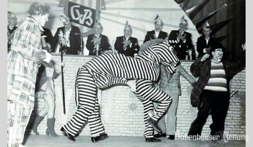 Bei der Gro&szlig;en Damen- und Herrensitzung erschien auch ein &bdquo;Wunderzebra&ldquo; (Kl. He&szlig; und K. Heinlein), dass auf sehr charmante Art seine Kapriolen und Spr&uuml;nge zu machen wu&szlig;te.&nbsp;&nbsp; (Foto: Kai Uwe Werner)