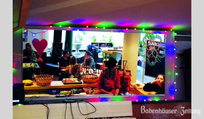 Das Jugendcaf&eacute;, im Jugendzentrum an der Babenh&auml;user Stadthalle (Eingang B&uuml;rgermeister-R&uuml;hl-Stra&szlig;e), wurde vollst&auml;ndig &bdquo;umgestylt&ldquo;. Die R&auml;umlickheiten wirken nun viel heller, freundlicher, gr&ouml;&szlig;er und sch&ouml;ner.