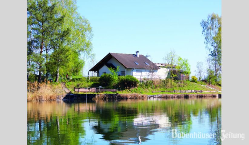 Das Vereinsheim des ASV Harreshausen, idyllisch am eigenen Vereinssee gelegen. Am Pfingstsonntag&nbsp; feiern die Angler auf dem Vereinsgel&auml;nde ihr f&uuml;nfzigj&auml;hriges Bestehen mit einem gro&szlig;en Fischerfest.