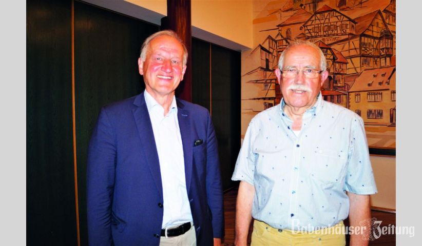 Die Vorsitzenden der &bdquo;Schlossfreunde Babenhausen&ldquo; Manfred Lautenschl&auml;ger und Klaus Mohrhardt freuten sich &uuml;ber das rege Interesse der Babenh&auml;user an &bdquo;ihrem Schloss&ldquo; und hoffen, dass die l&auml;ngste Phase der Umbauarbeiten bereits geschafft sei. Zu den Schlossherren haben sie ein freundschaftliches Verh&auml;ltnis aufgebaut, das es ihnen erm&ouml;glicht, stets den Fortschritt im Schloss zu verfolgen.