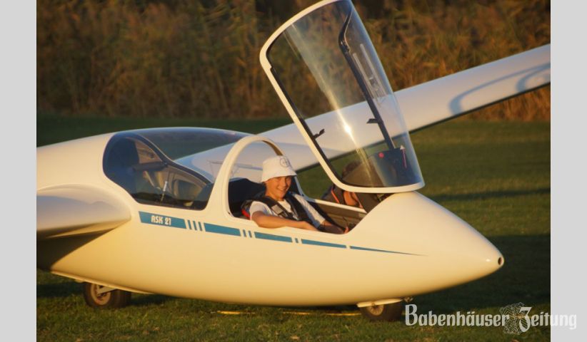 Die Ausbildung erfolgt zu Beginn im zweisitzigen Segelflugzeug.
