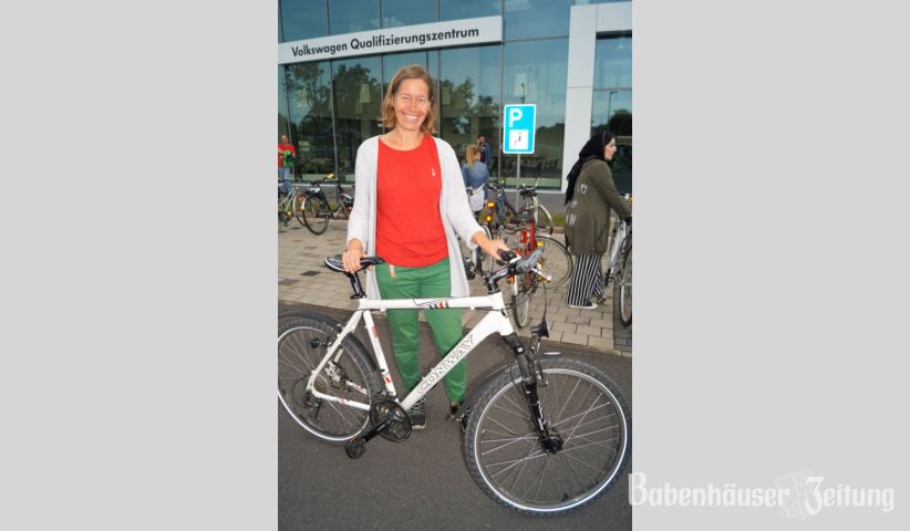 Dorothea Meisinger aus Wixhausen freut sich, dass sie nach vergeblicher Suche im Internet ein sch&ouml;nes Rad f&uuml;r Tochter Louise gefunden hat. Das wird ab Herbst am Studienort gute Dienste leisten.