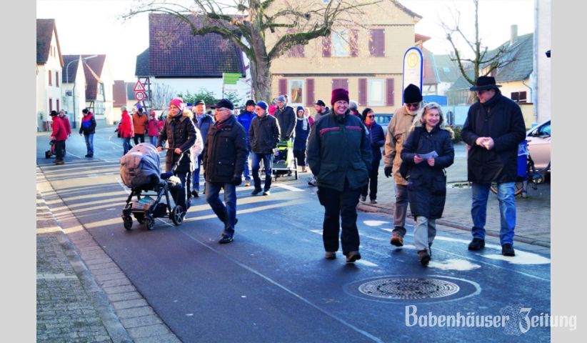 Aufbruch der Grenzg&auml;nger in Harpertshausen: bei strahlendem Winterwetter machten sie sich auf den Weg.
