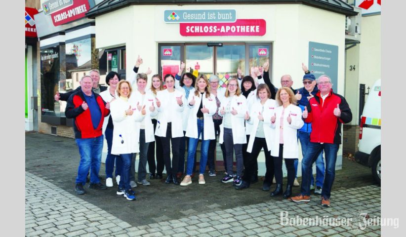 Dr. Theresia Kuntz mit dem Team der Schloss-Apotheke.