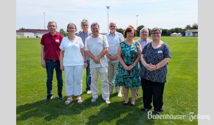 Der neu gew&auml;hlte Vorstand des VdK Ortsvereines Babenhausen (v.li): G&uuml;nter Breitwieser (Vorsitzender), Ingrid Schumacher (stellvertretende Vorsitzende), Ulrich Bodelle (stellvertretender Kassenf&uuml;hrer), Uwe Kispal (Kassenf&uuml;hrer), Reinhard Rupprecht (Schriftf&uuml;hrer), Birgit Keller (Beisitzerin), Wolfgang Hartmann (Beisitzer), Hannelore Heid (Vertreterin der Frauen).