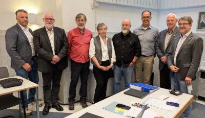 Der neue Magistrat (v.li.): B&uuml;rgermeister Dominik Stadler, Ralf Guinet (Die Gr&uuml;nen), Norbert Gei&szlig;ler (SPD), Monika Jonas (FWB), Joachim Sander (SPD), Frank Bornschlegell und Reinhard Rupprecht (beide CDU). Stadtverordnetenvorsteher Ingo Rohrwasser (CDU) gratulierte.