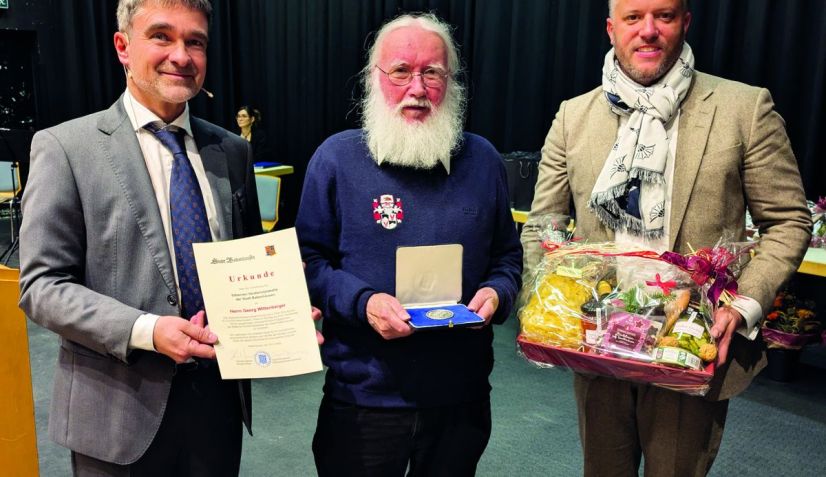 F&uuml;r seine langj&auml;hrige Gremienarbeit erhielt Georg Wittenberger die Silberne Verdienstplakette der Stadt Babenhausen. 

(v.li.): Stadtverordnetenvorsteher Ingo Rohrwasser, Georg Wittenberger und B&uuml;rgermeister Dominik Stadler.