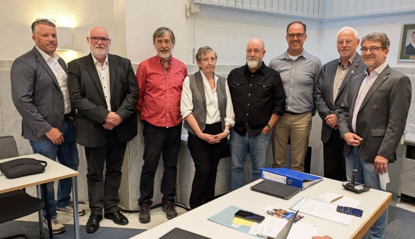 Der neue Magistrat (v.li.): B&uuml;rgermeister Dominik Stadler, Ralf Guinet (Die Gr&uuml;nen), Norbert Gei&szlig;ler (SPD), Monika Jonas (FWB), Joachim Sander (SPD), Frank Bornschlegell und Reinhard Rupprecht (beide CDU). Stadtverordnetenvorsteher Ingo Rohrwasser (CDU) gratulierte.